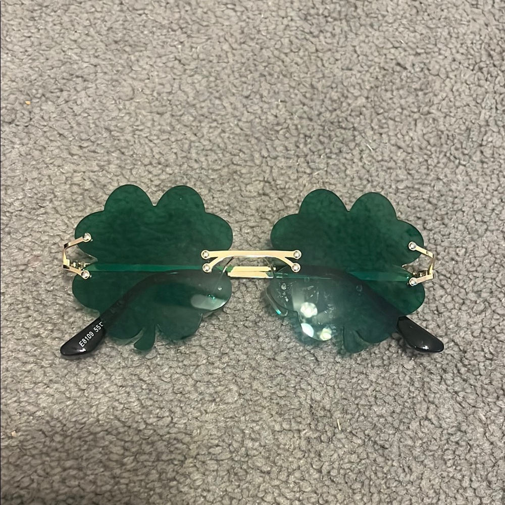 Stylish Green Clover Sunglasses